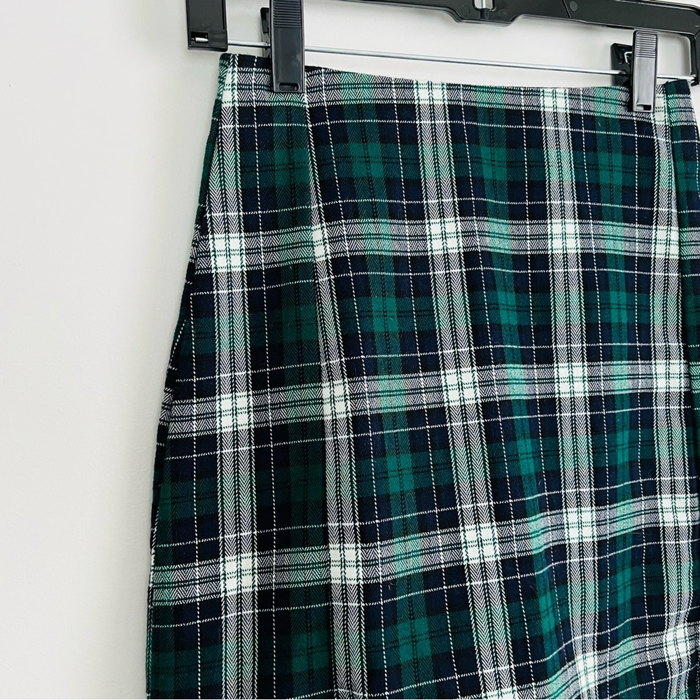 Brandy Melville Cara Plaid Mini Skirt - Picture 5 of 11